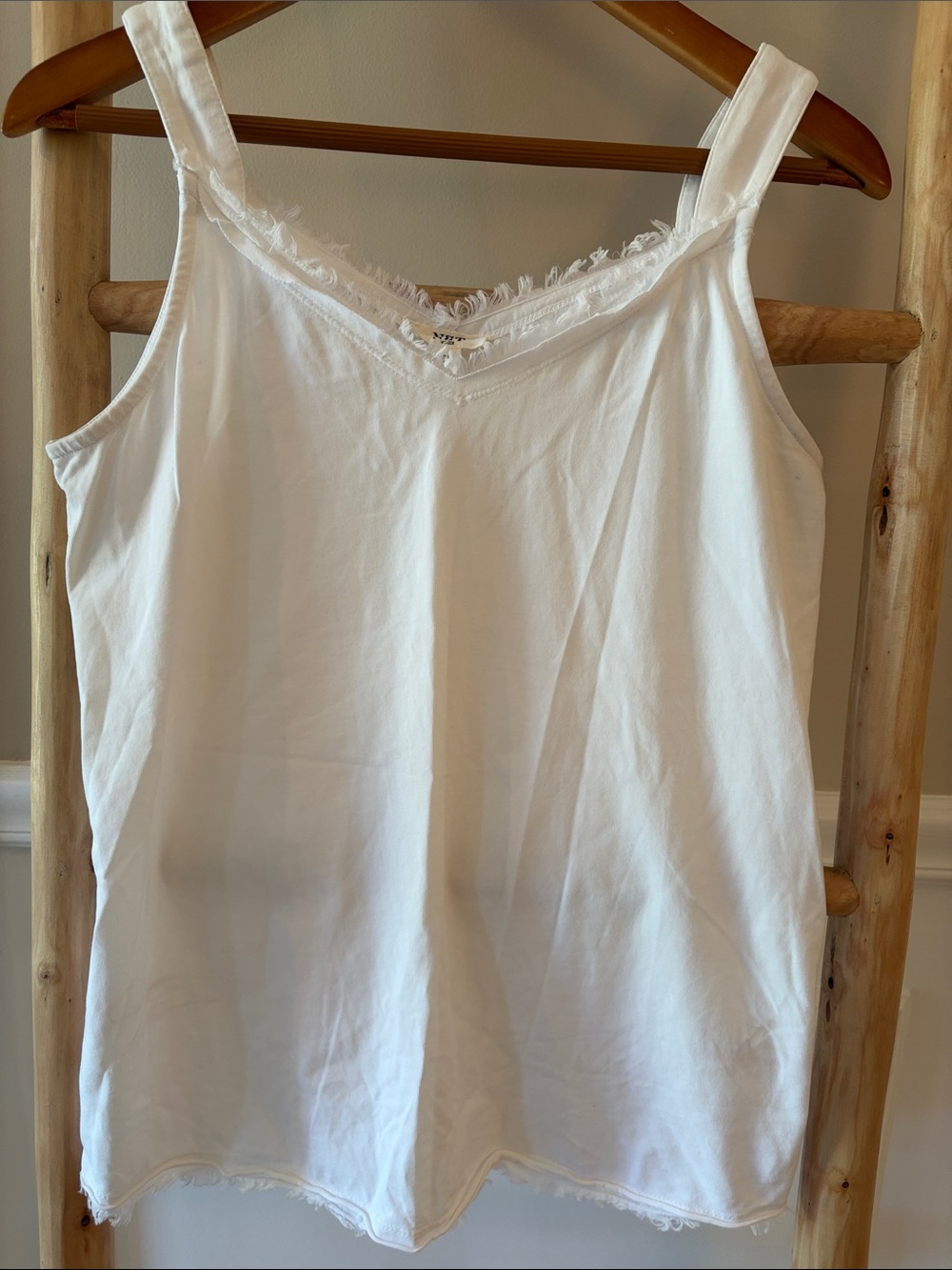 NIC+ZOE White V-Neck Fringe-Trim Sleeveless Tee